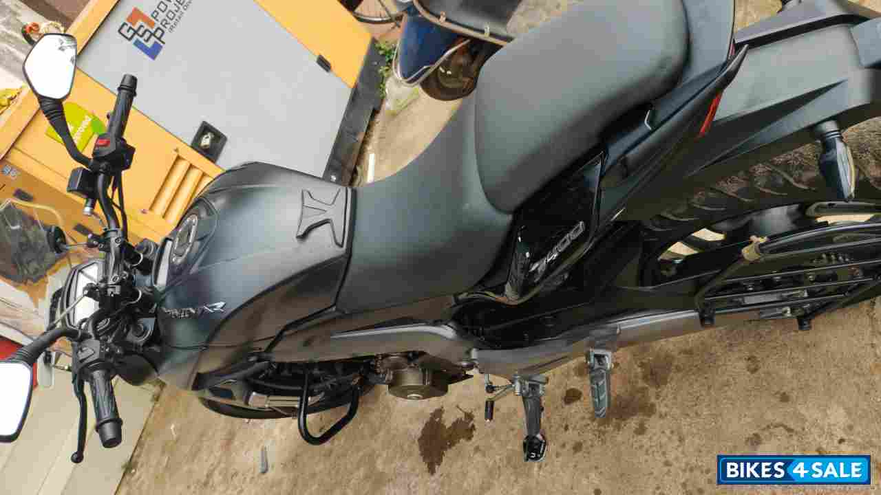 Black Bajaj Dominar 400