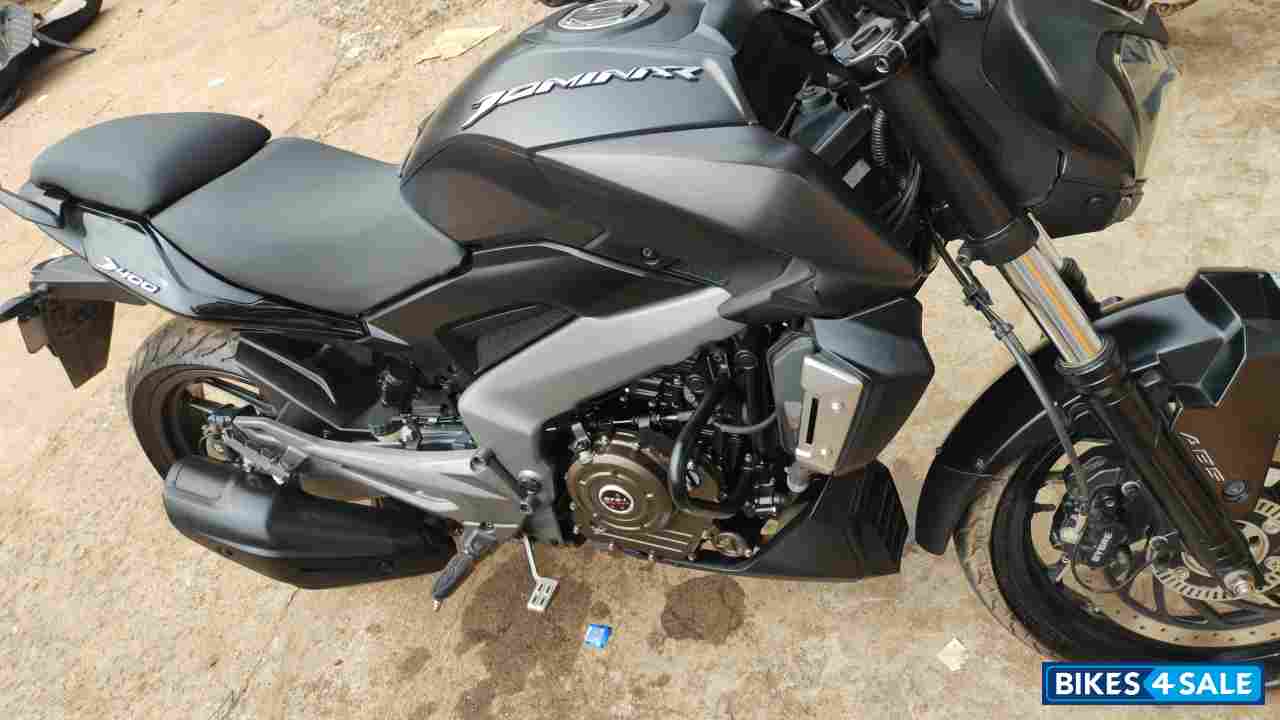 Black Bajaj Dominar 400