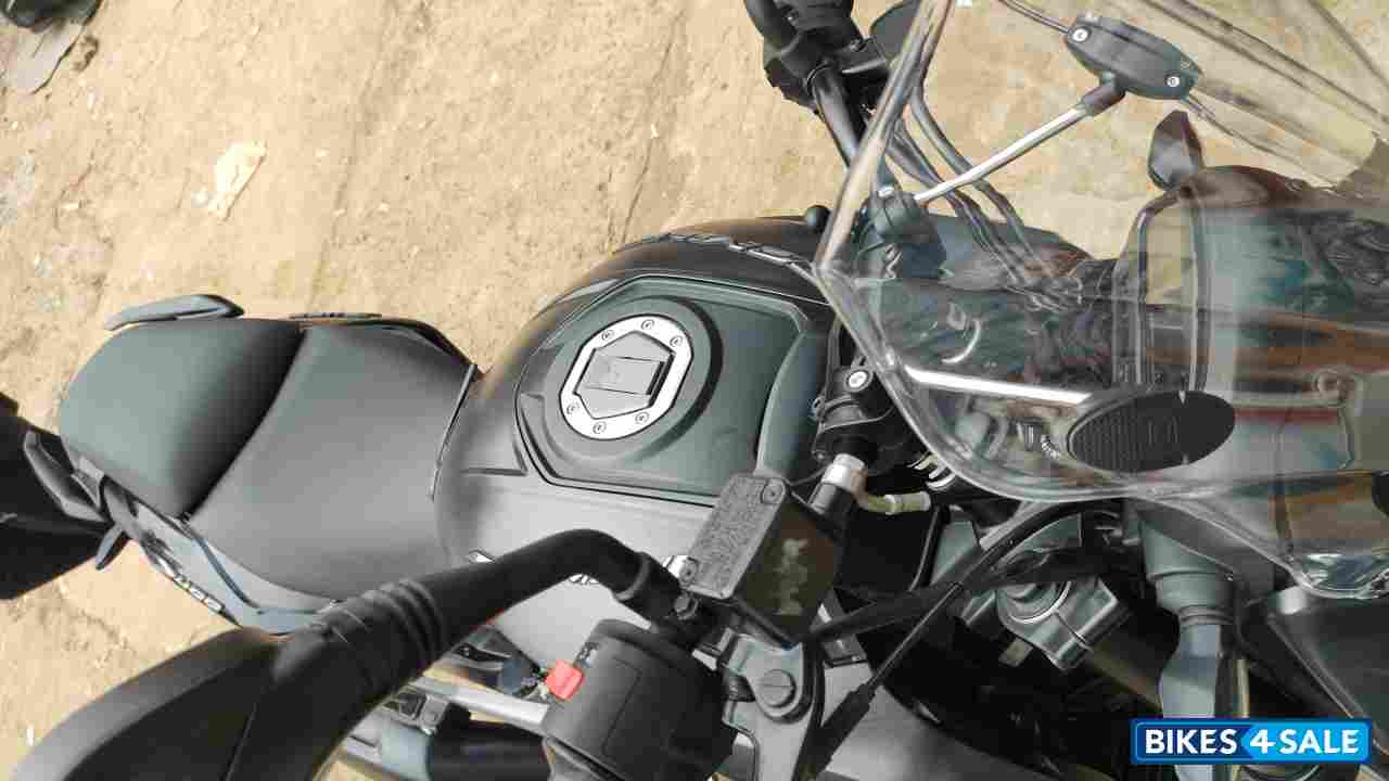 Black Bajaj Dominar 400