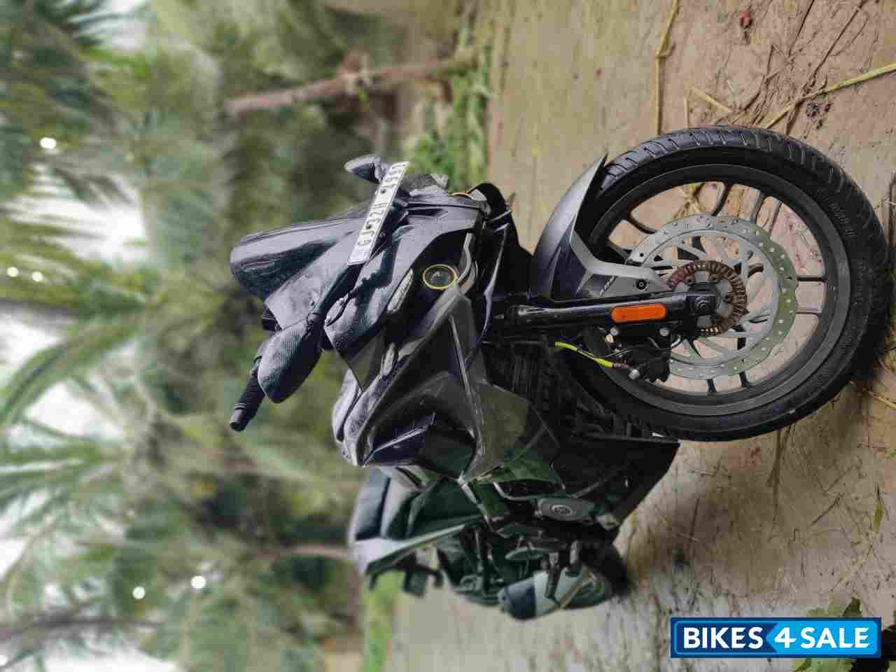 Bajaj Pulsar RS 200 ABS