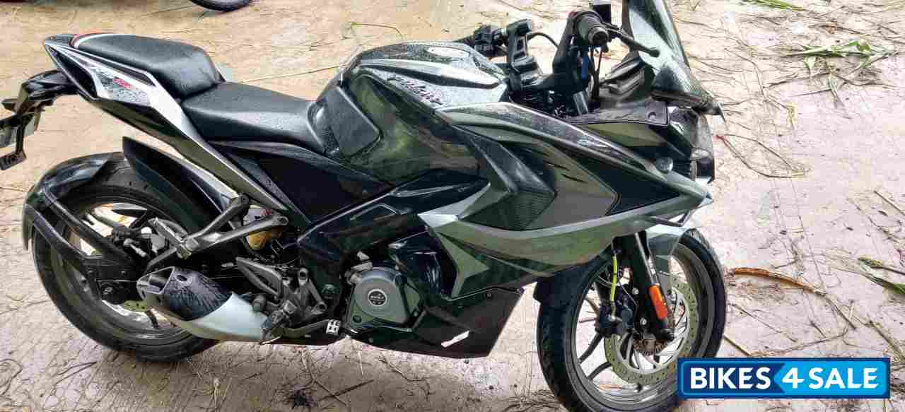 Bajaj Pulsar RS 200 ABS