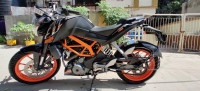 Black KTM Duke 390