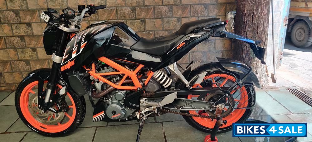 Black KTM Duke 390