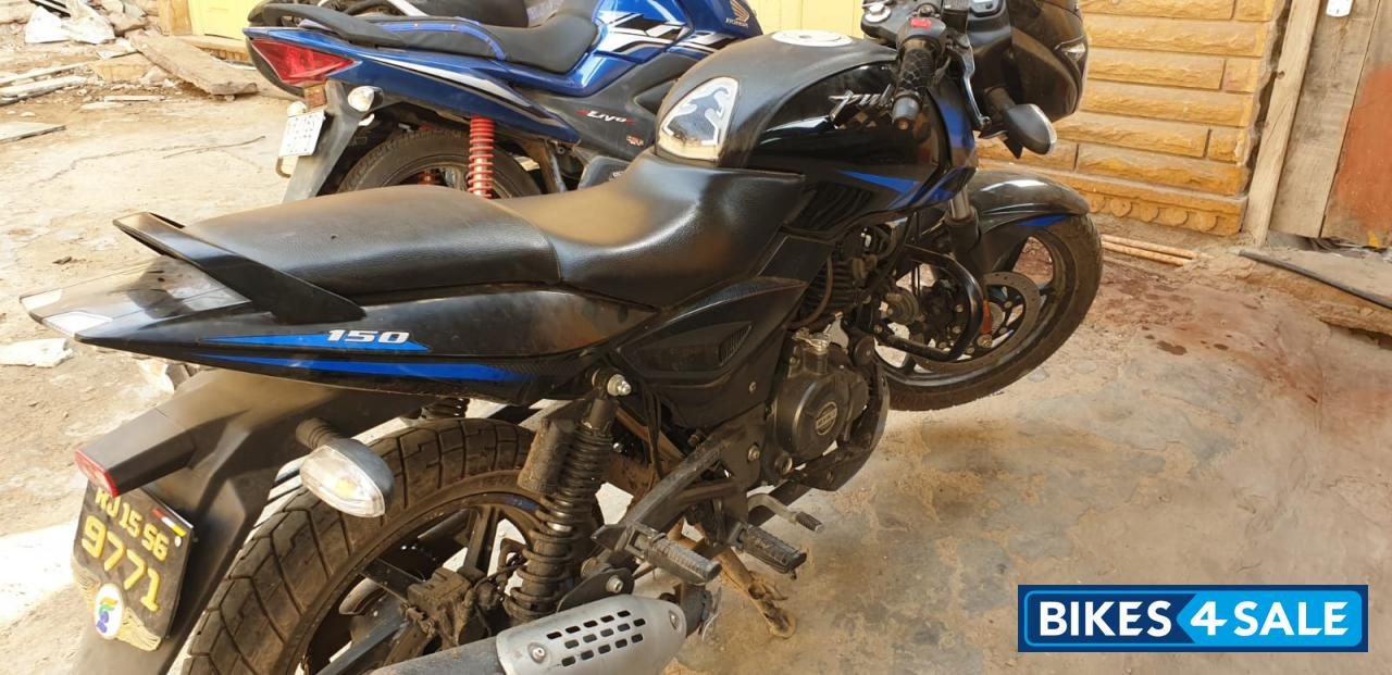 Black Bajaj Pulsar 150 Twin Disc BS6 Black Bajaj Pulsar 150 Twin Disc BS6