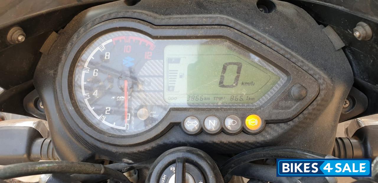 Black Bajaj Pulsar 150 Twin Disc BS6 Black Bajaj Pulsar 150 Twin Disc BS6