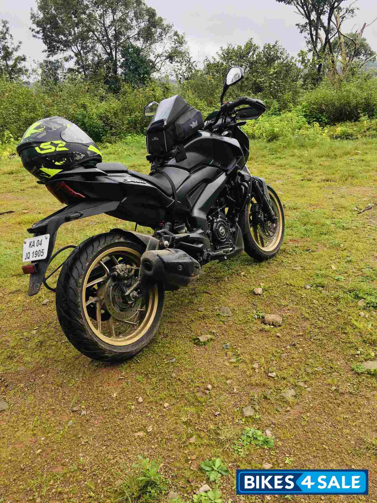 Matt Black Bajaj Dominar 400 Disc