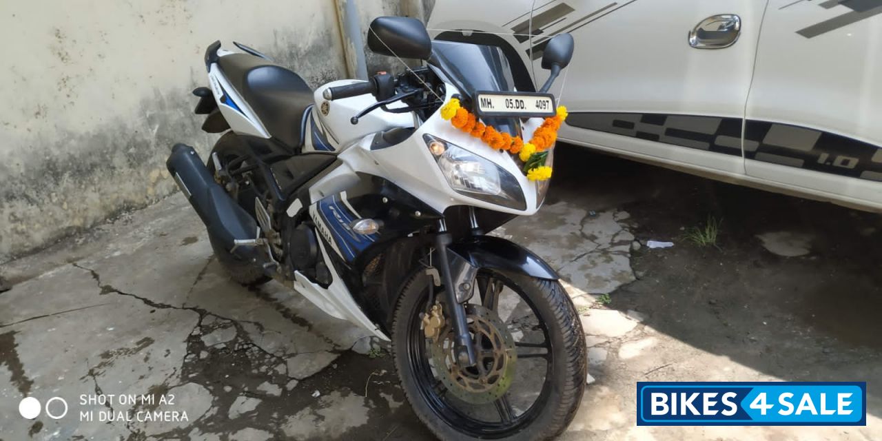 White Yamaha YZF R1S