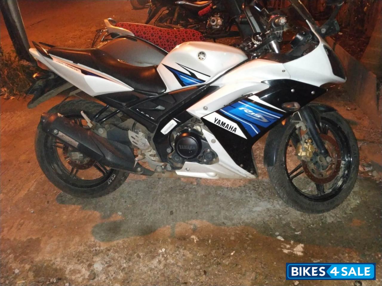White Yamaha YZF R1S