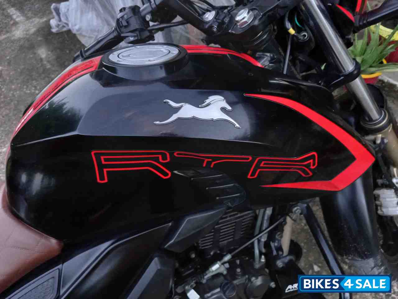 TVS Apache RTR 200 4V Race Edition 2.0 TVS Apache RTR 200 4V Race Edition 2.0