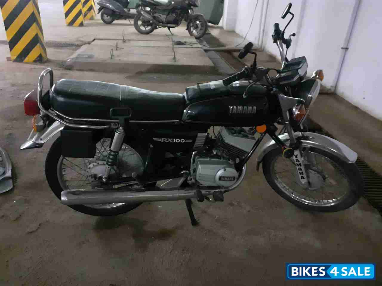 Black Yamaha RX 100 Black Yamaha RX 100