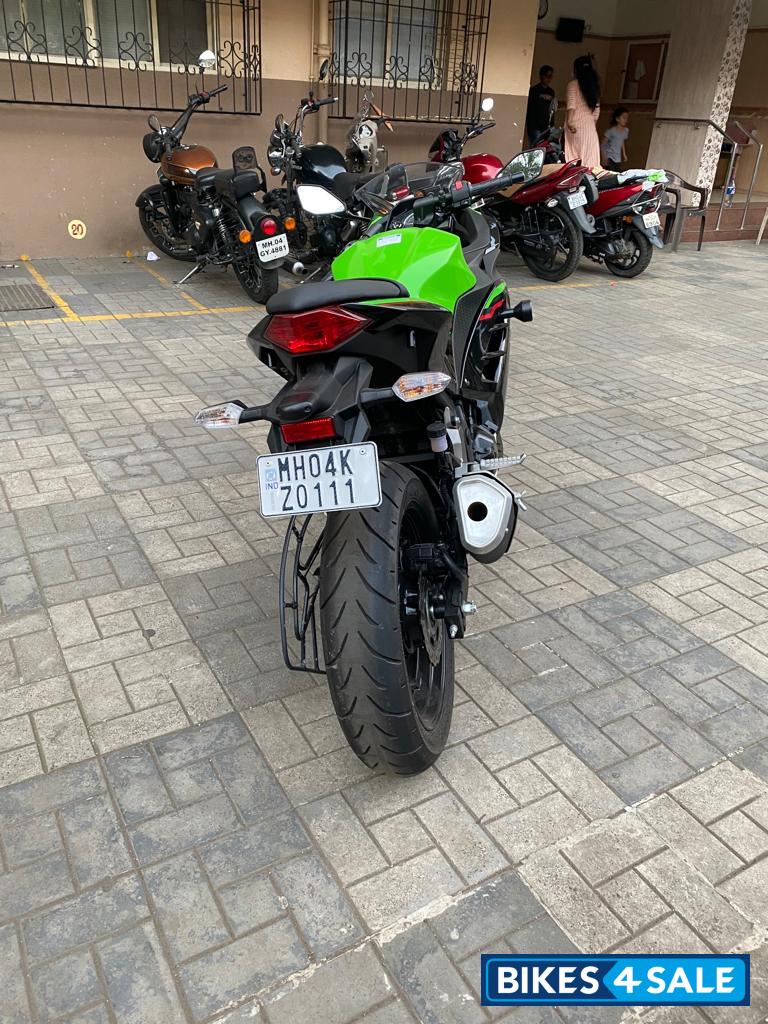 Green Kawasaki Ninja 300 BS6 Green Kawasaki Ninja 300 BS6