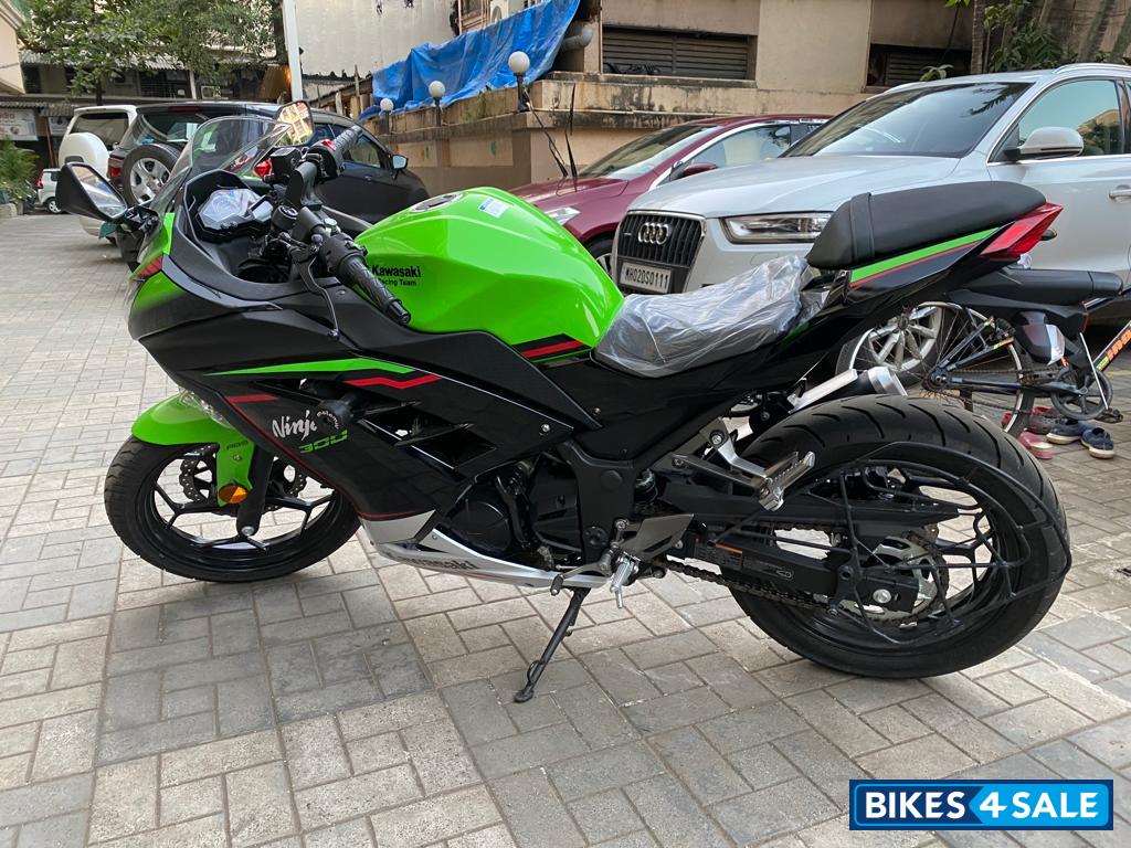Green Kawasaki Ninja 300 BS6 Green Kawasaki Ninja 300 BS6