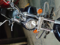 Black Bajaj Avenger Cruise 220