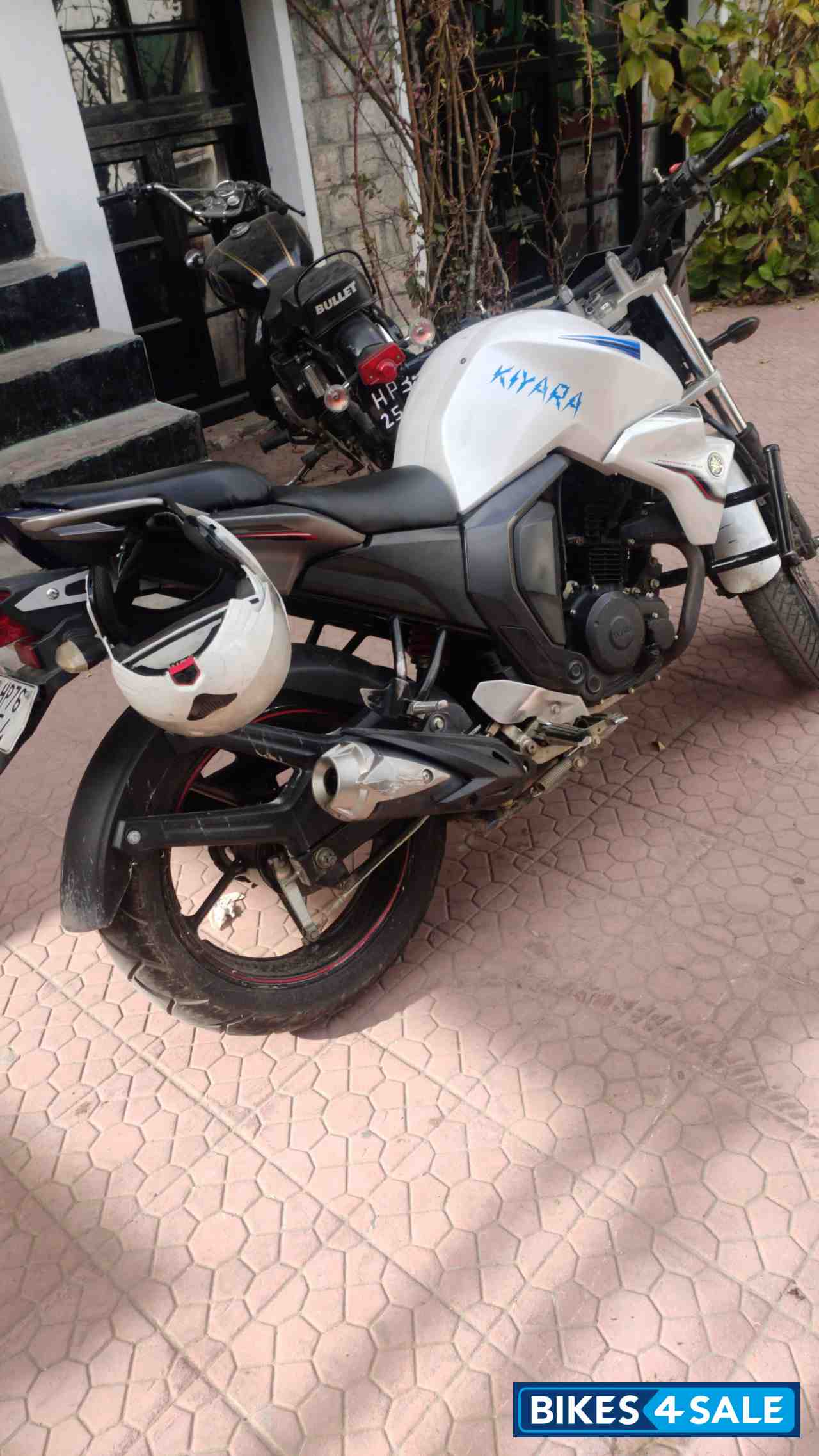 White And Gray Yamaha FZ FI V2