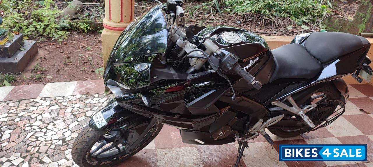 Bajaj Pulsar RS 200 ABS