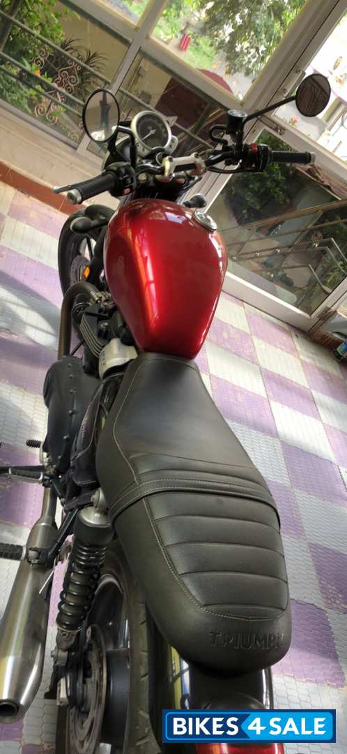 Red Triumph Street Twin