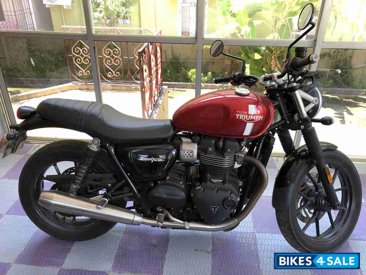 Red Triumph Street Twin