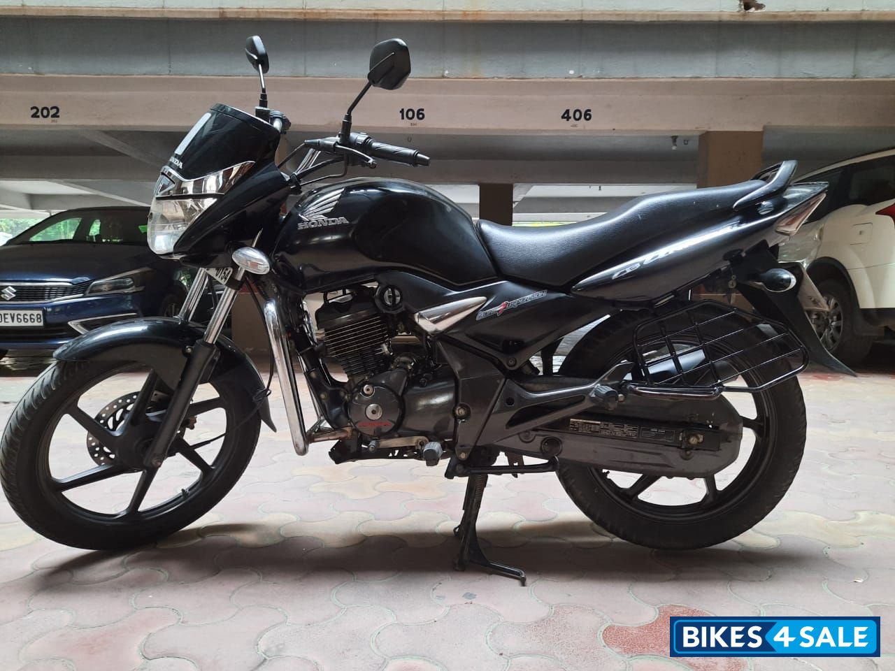 Black Honda CB Unicorn