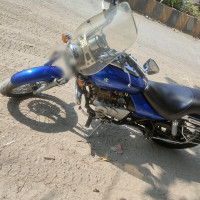 Blue Bajaj Avenger 220 DTS-i