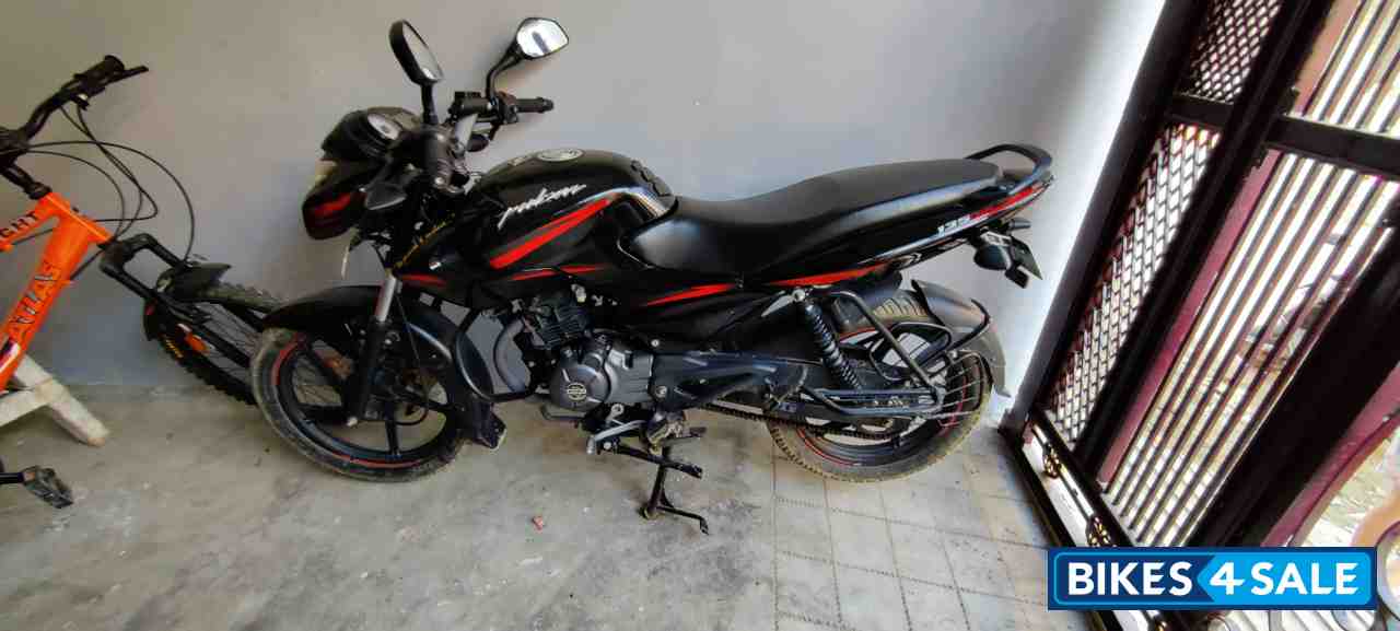 Black Bajaj Pulsar 135LS