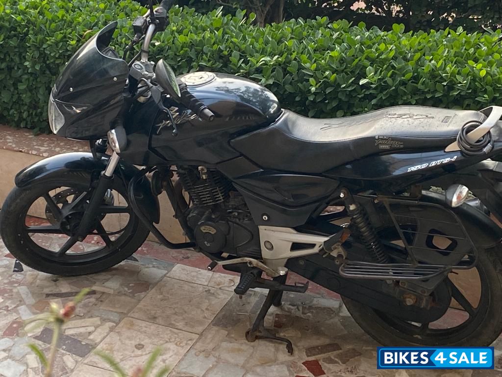 Black Bajaj Pulsar 150 DTSi