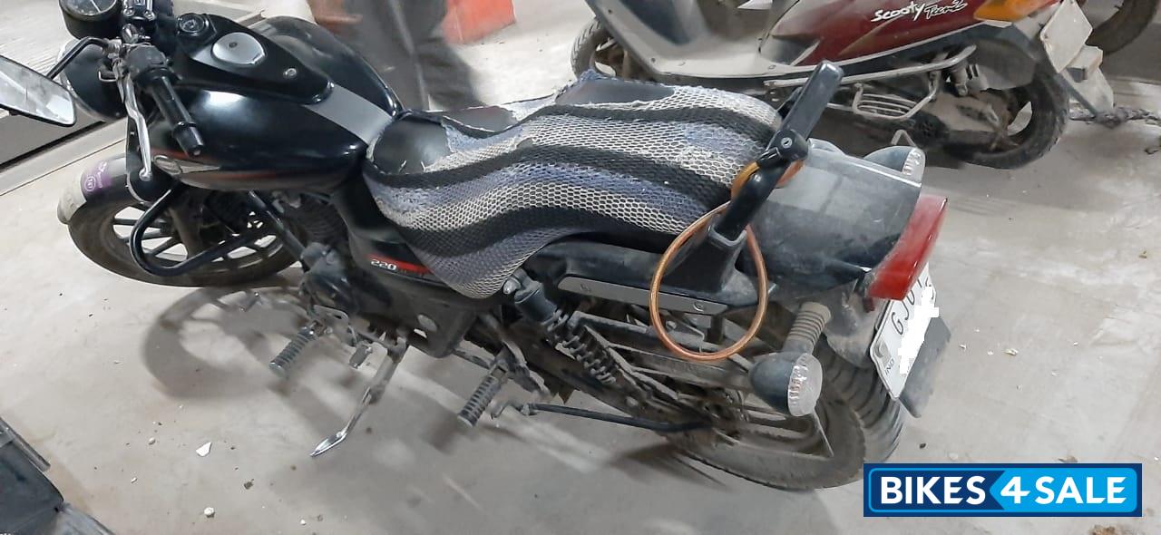 Black Bajaj Avenger Street 220
