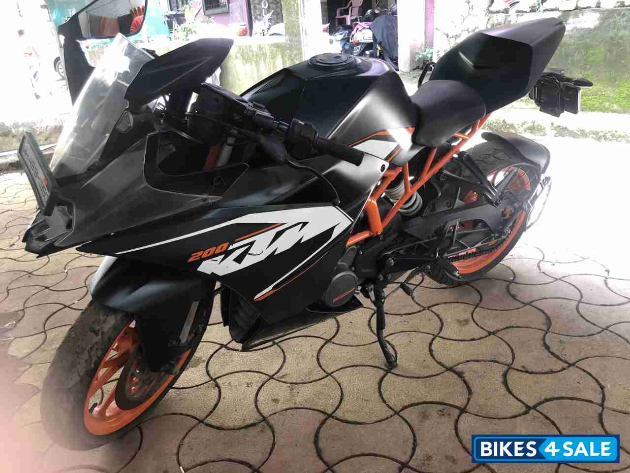 Black KTM RC 200