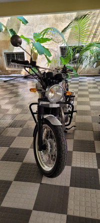 Silver Royal Enfield Interceptor 650 Twin