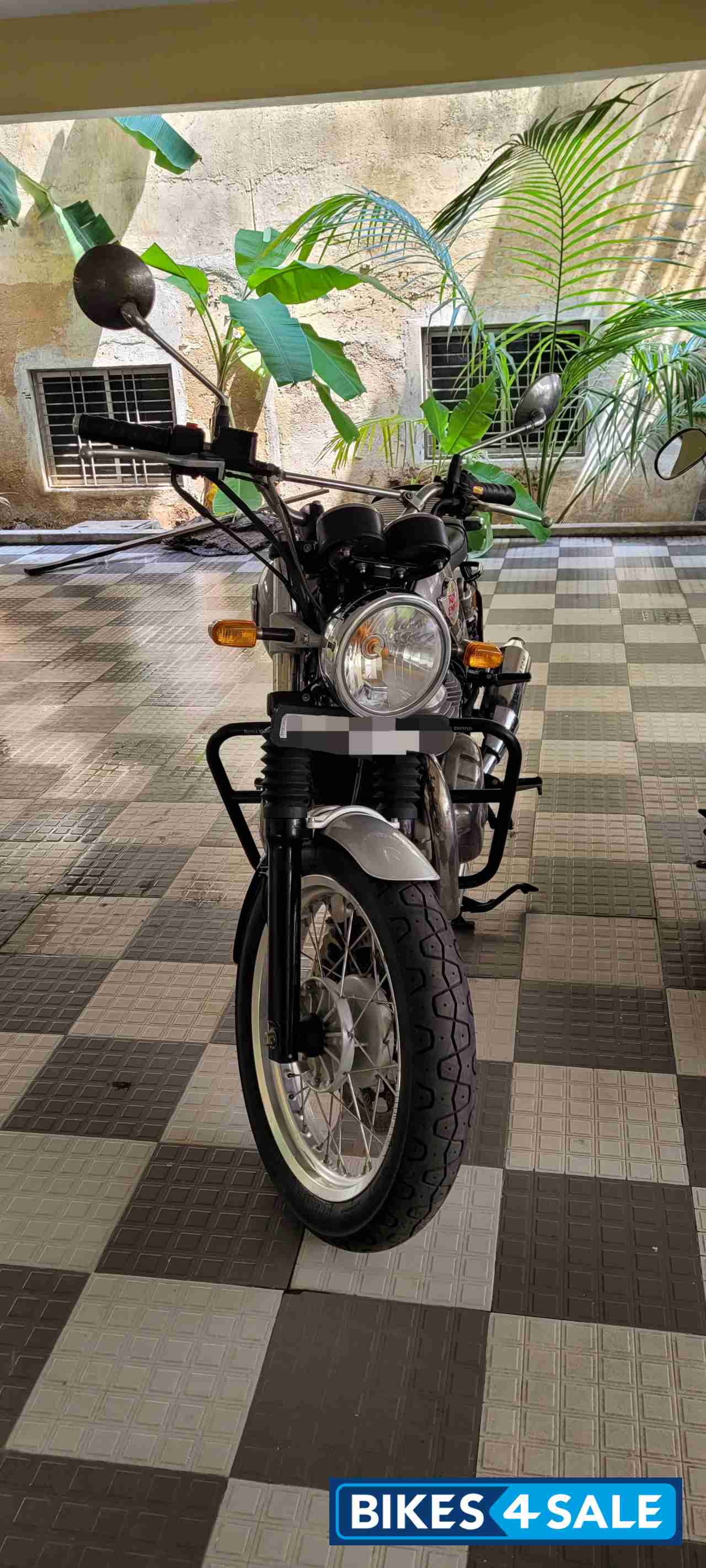 Silver Royal Enfield Interceptor 650 Twin