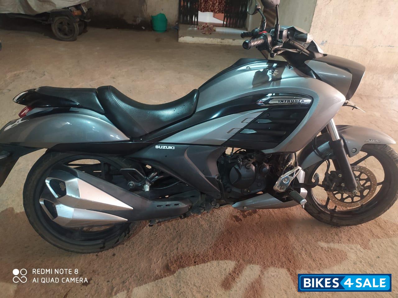 Grey Suzuki Intruder 150