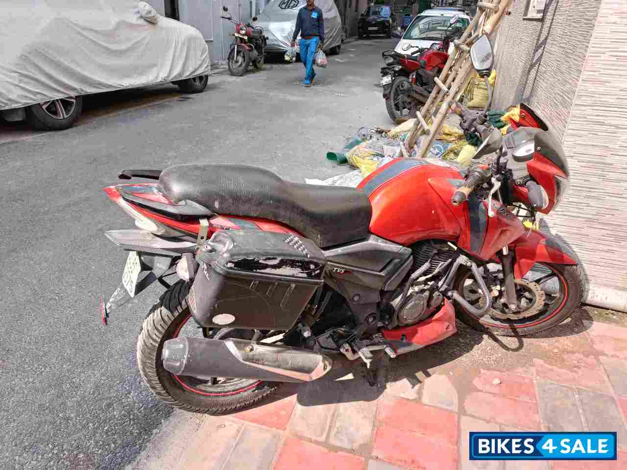 Red TVS Apache RTR 160