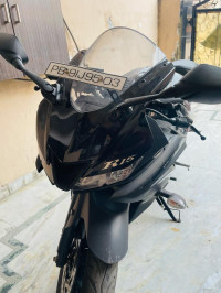 Black Yamaha YZF R15 V3