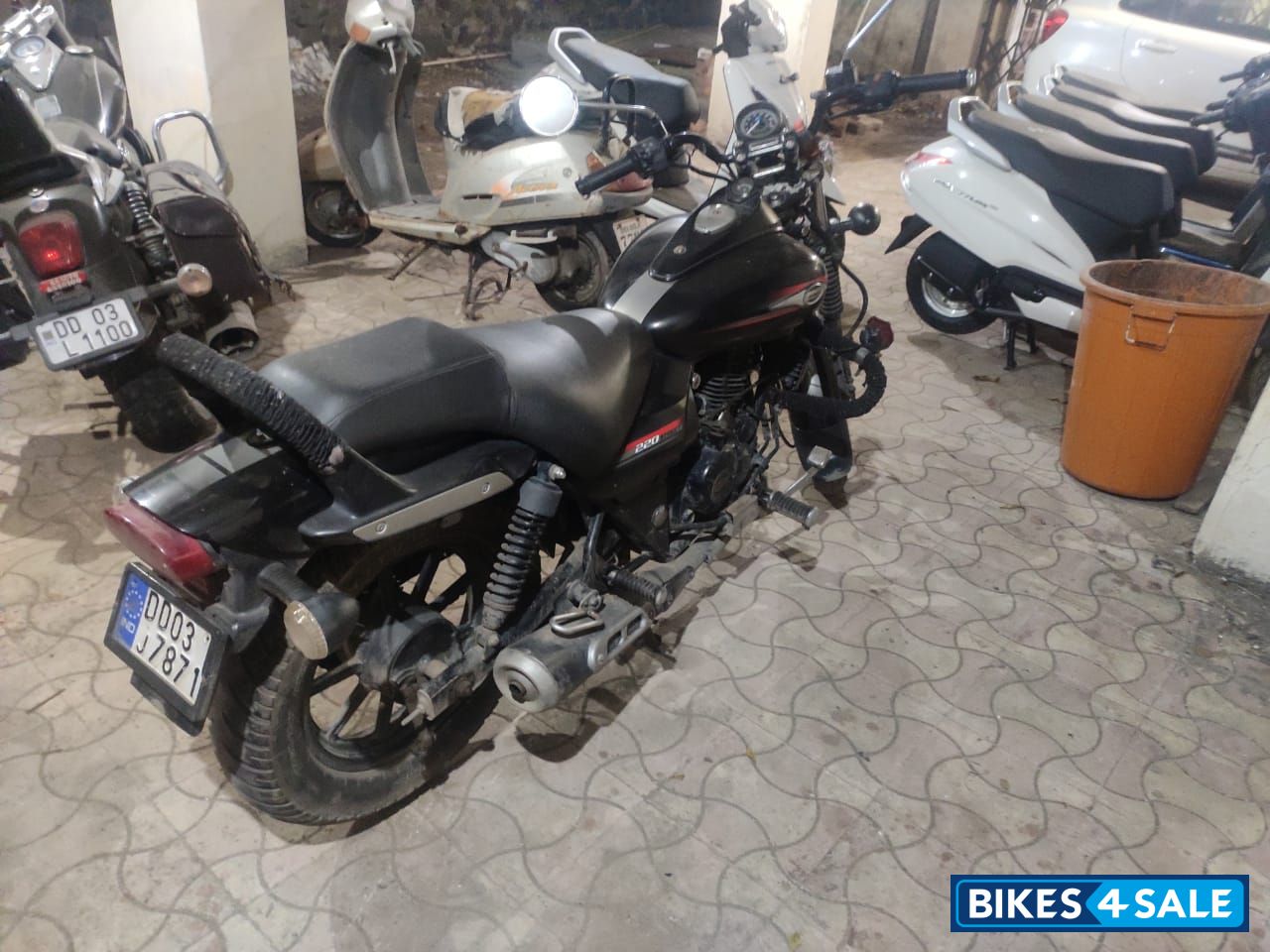 Bajaj Avenger Street 220