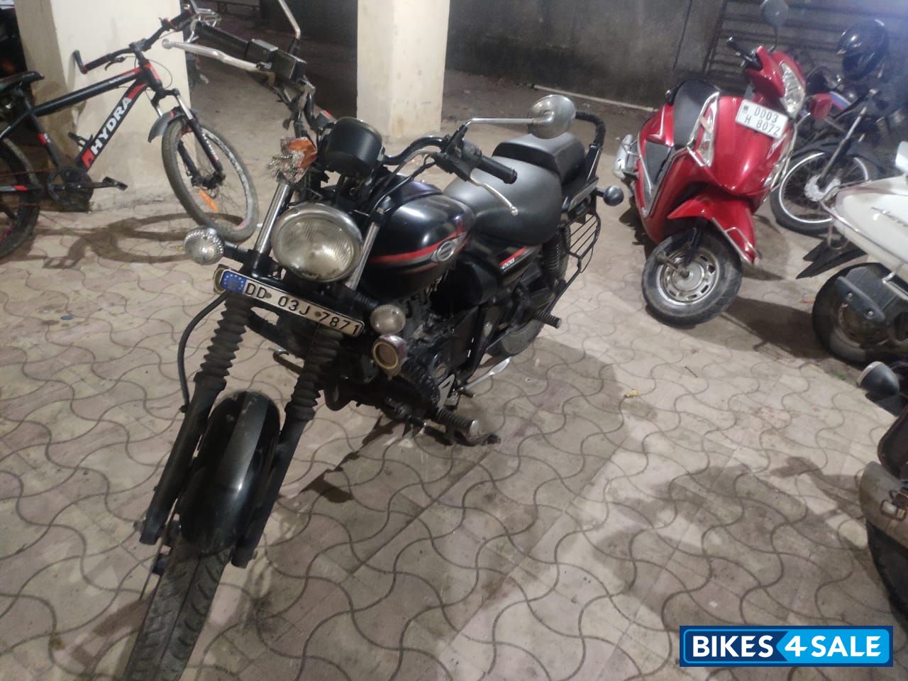 Bajaj Avenger Street 220