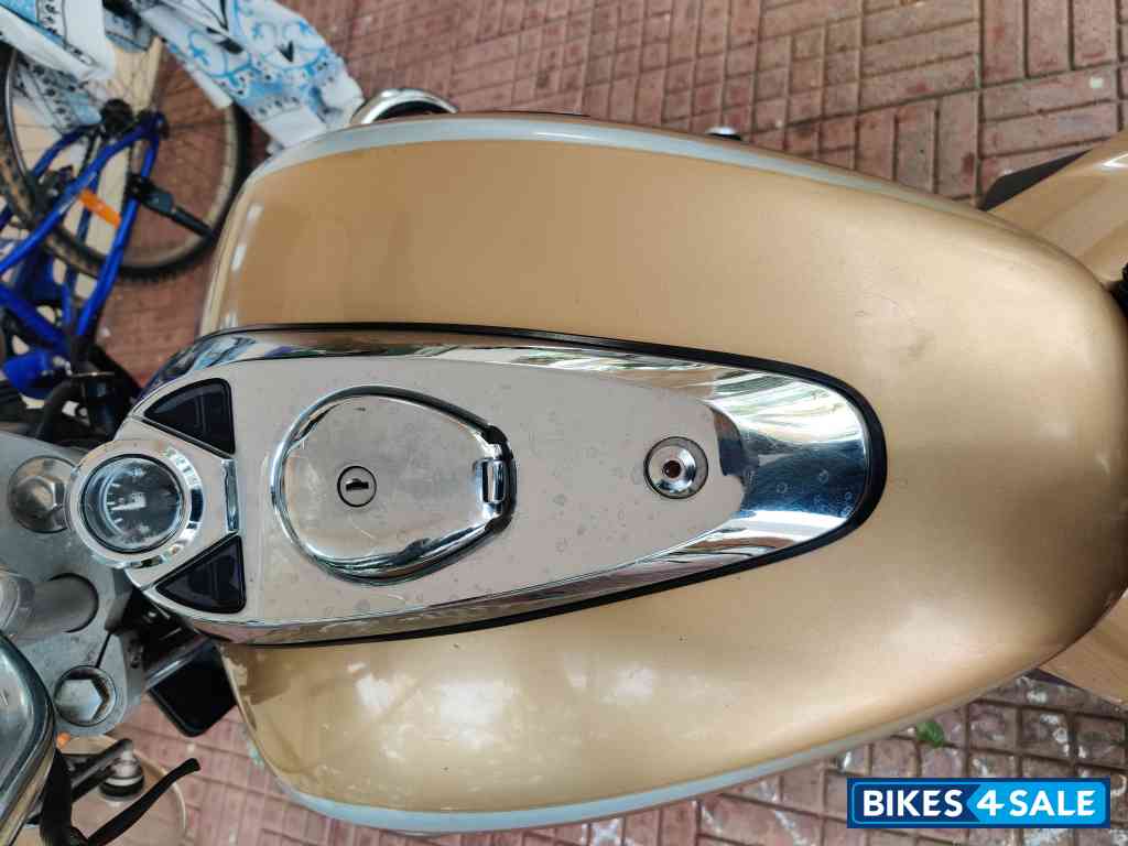 Gold Bajaj Avenger Cruise 220