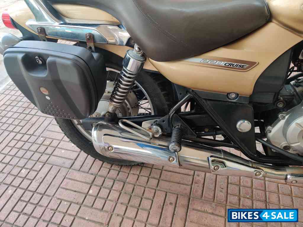 Gold Bajaj Avenger Cruise 220