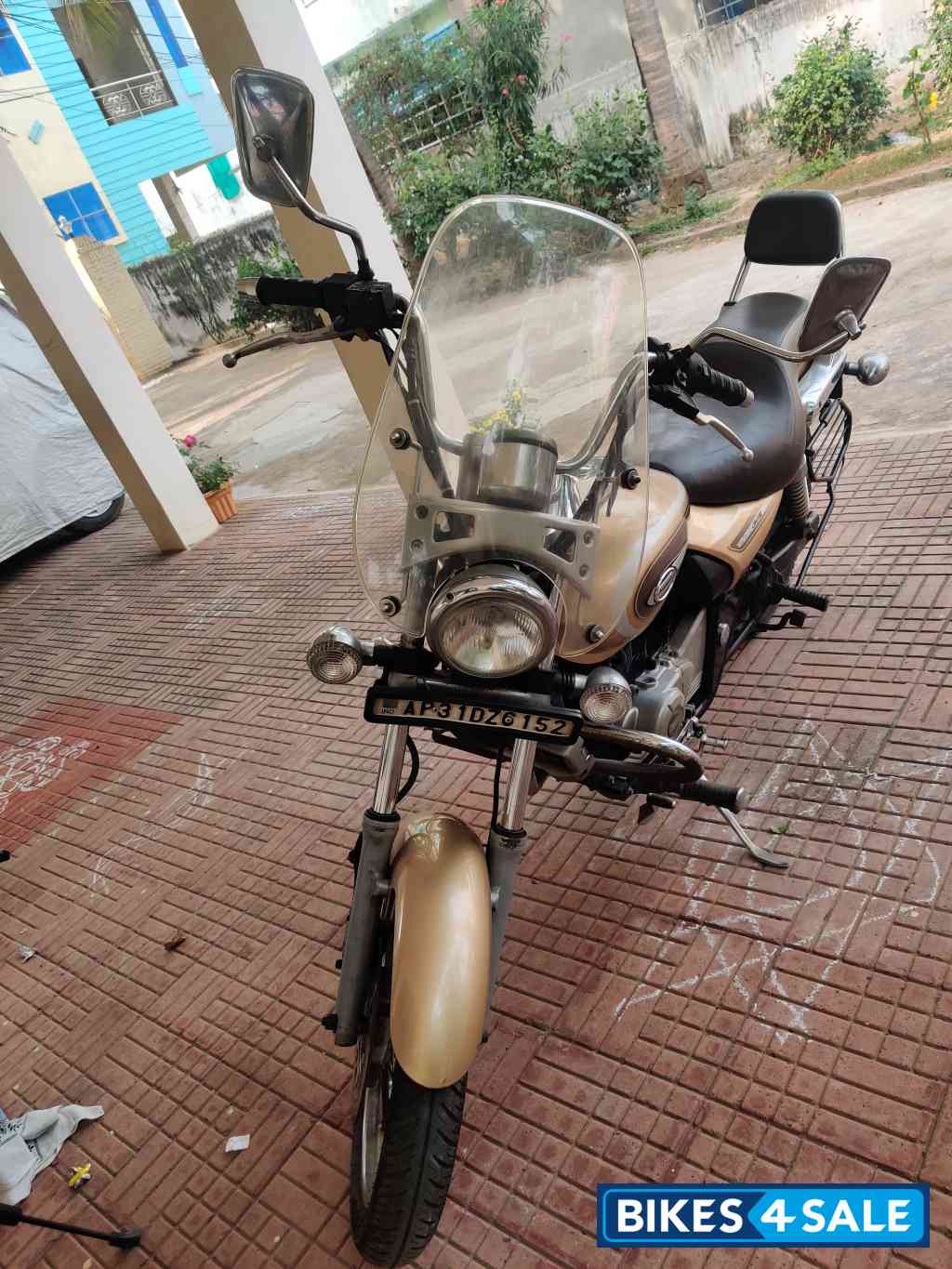 Gold Bajaj Avenger Cruise 220