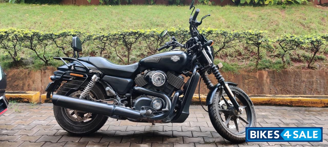 Black Harley Davidson Street 750