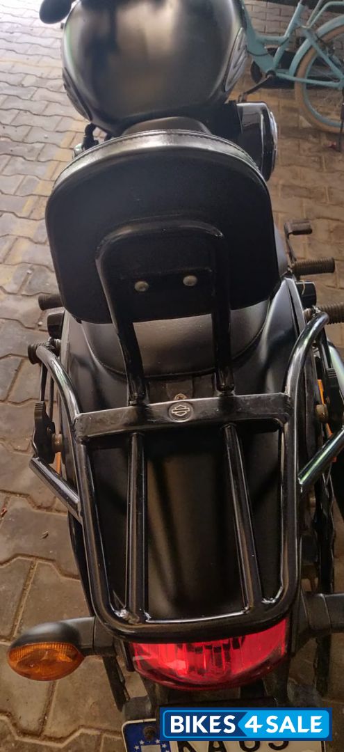 Black Harley Davidson Street 750