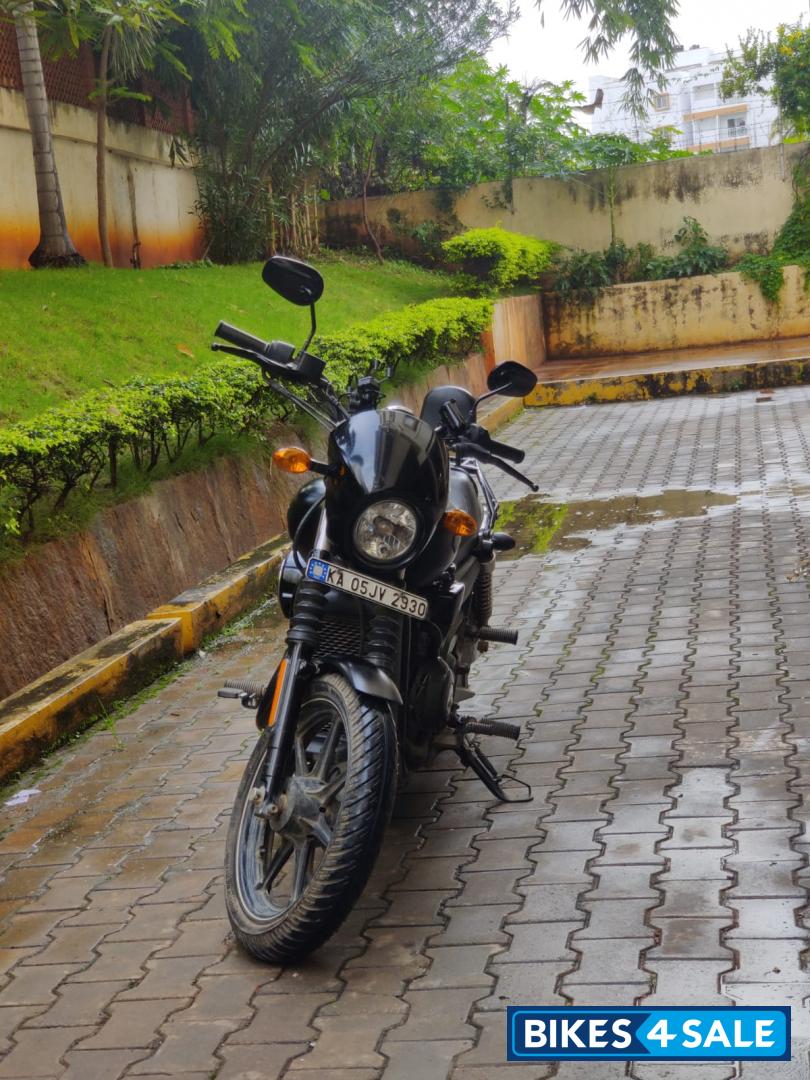 Black Harley Davidson Street 750