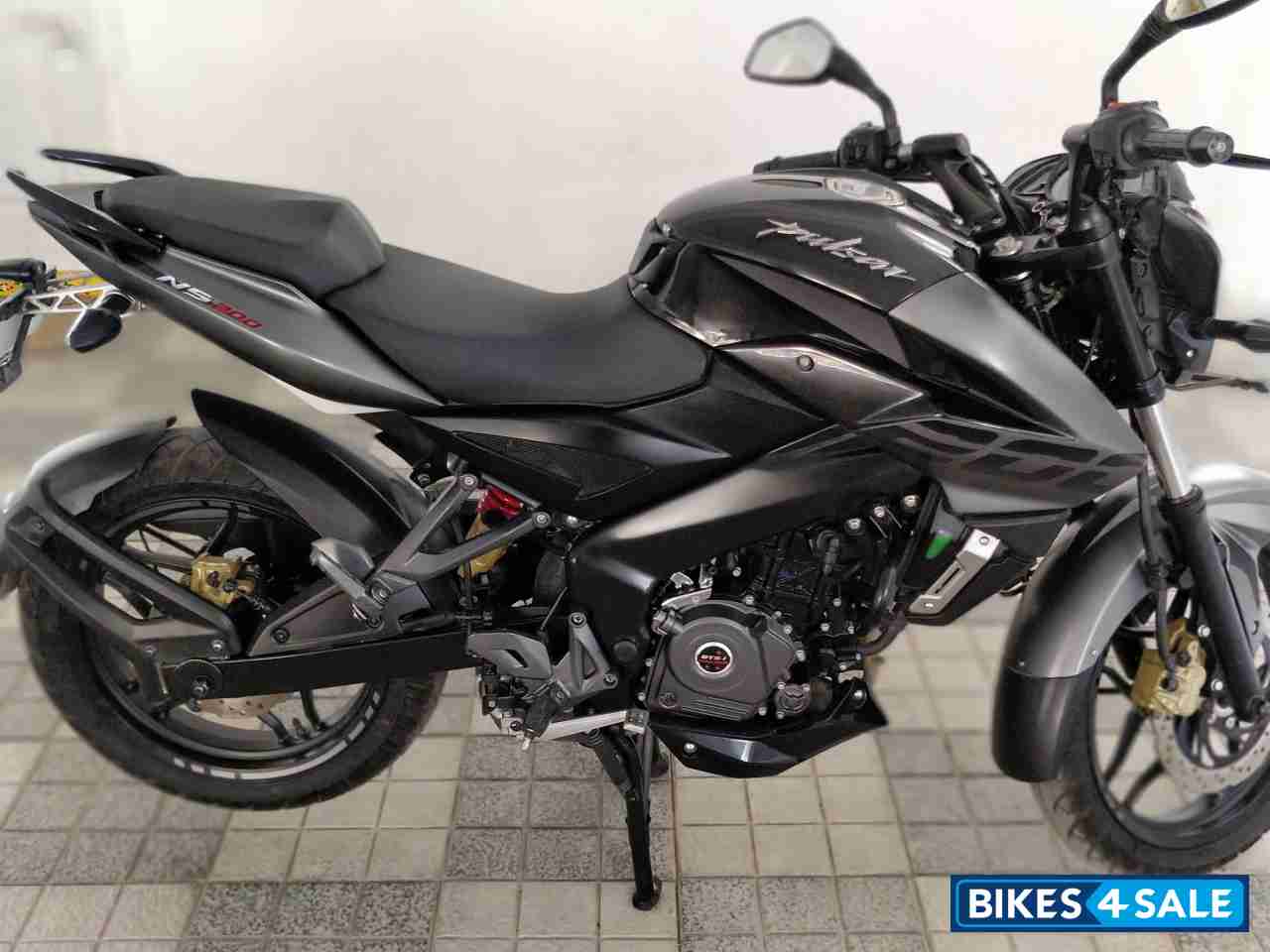 Black Bajaj Pulsar 200 NS