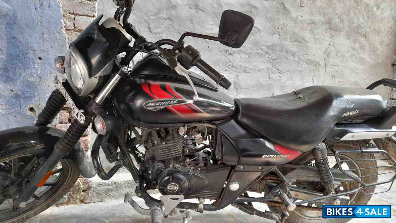 Bajaj Avenger Street 220