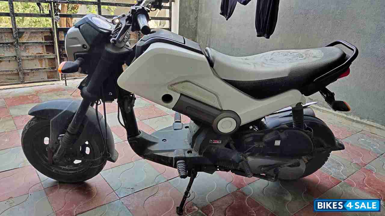 White Honda Navi