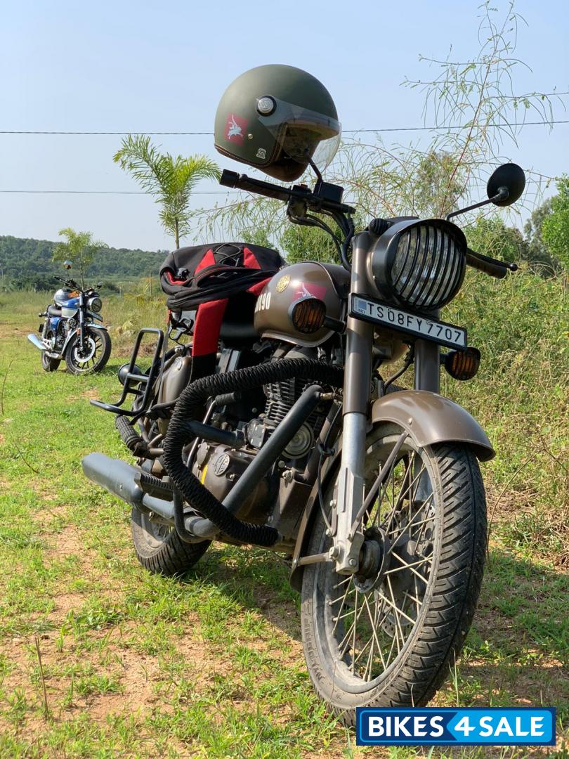 Service Brown Royal Enfield Classic 500 Pegasus Edition