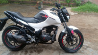 White & Black Hero Xtreme 160R BS6