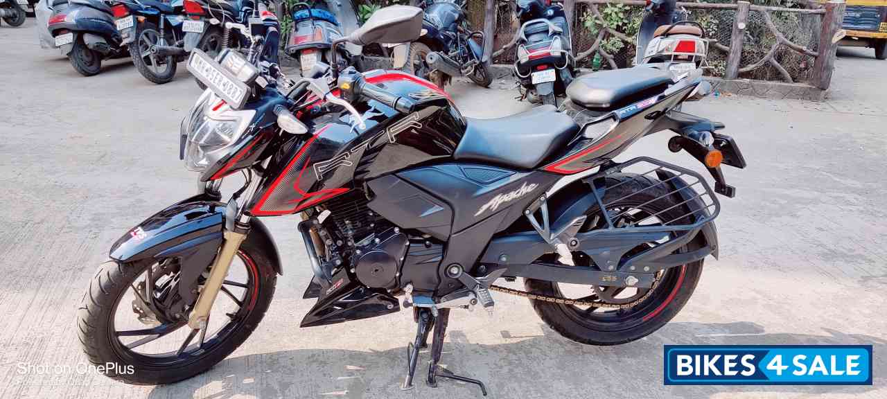 Black TVS Apache RTR 200 Fi 4V Race Edition 2.0