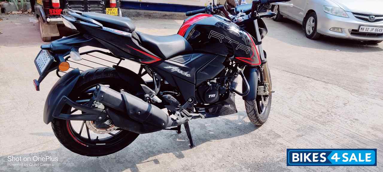 Black TVS Apache RTR 200 Fi 4V Race Edition 2.0