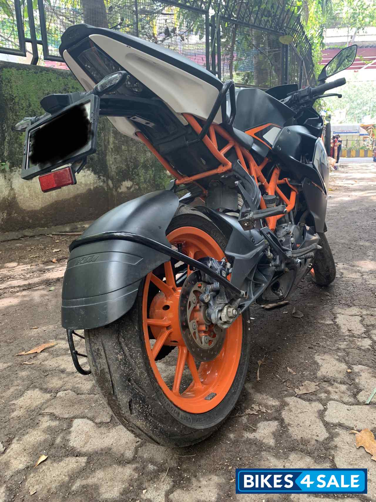Black KTM RC 200
