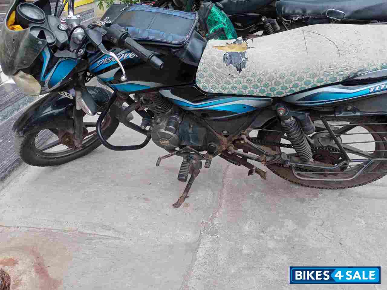 Blue Bajaj Discover 100