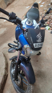 Bajaj V15